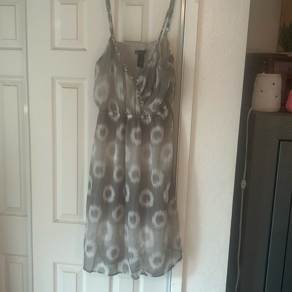 Adjustable Spaghetti strap gray dress with diff color gray designs.  Size 16